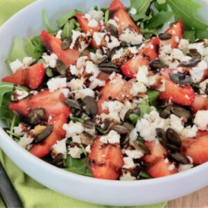 Salade sucrée-salée à la fraise
